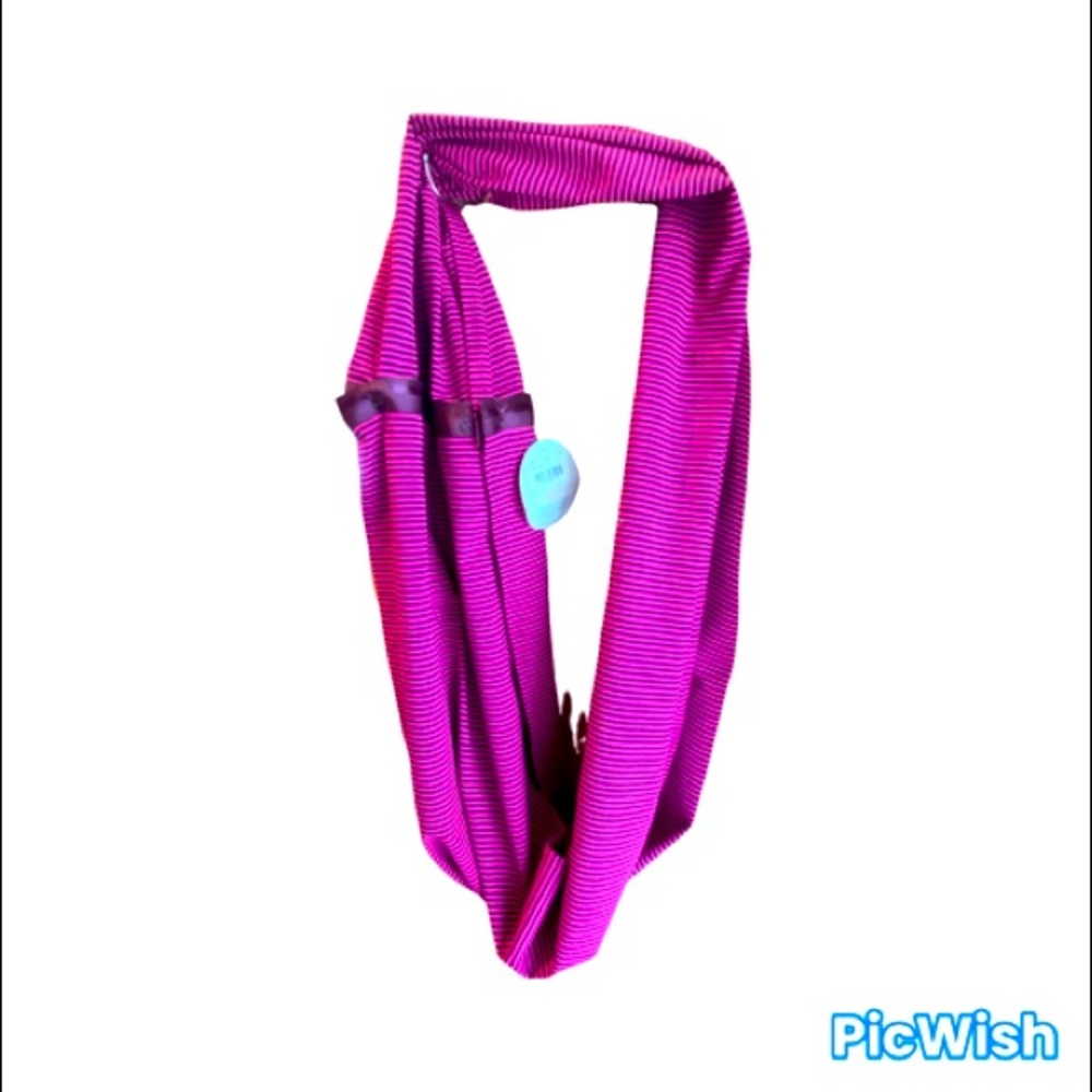 Lululemon customizable snap scarf